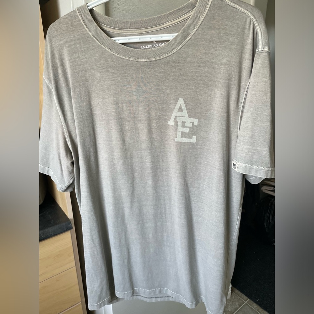 Men’s American Eagle Grey tee (L/G)